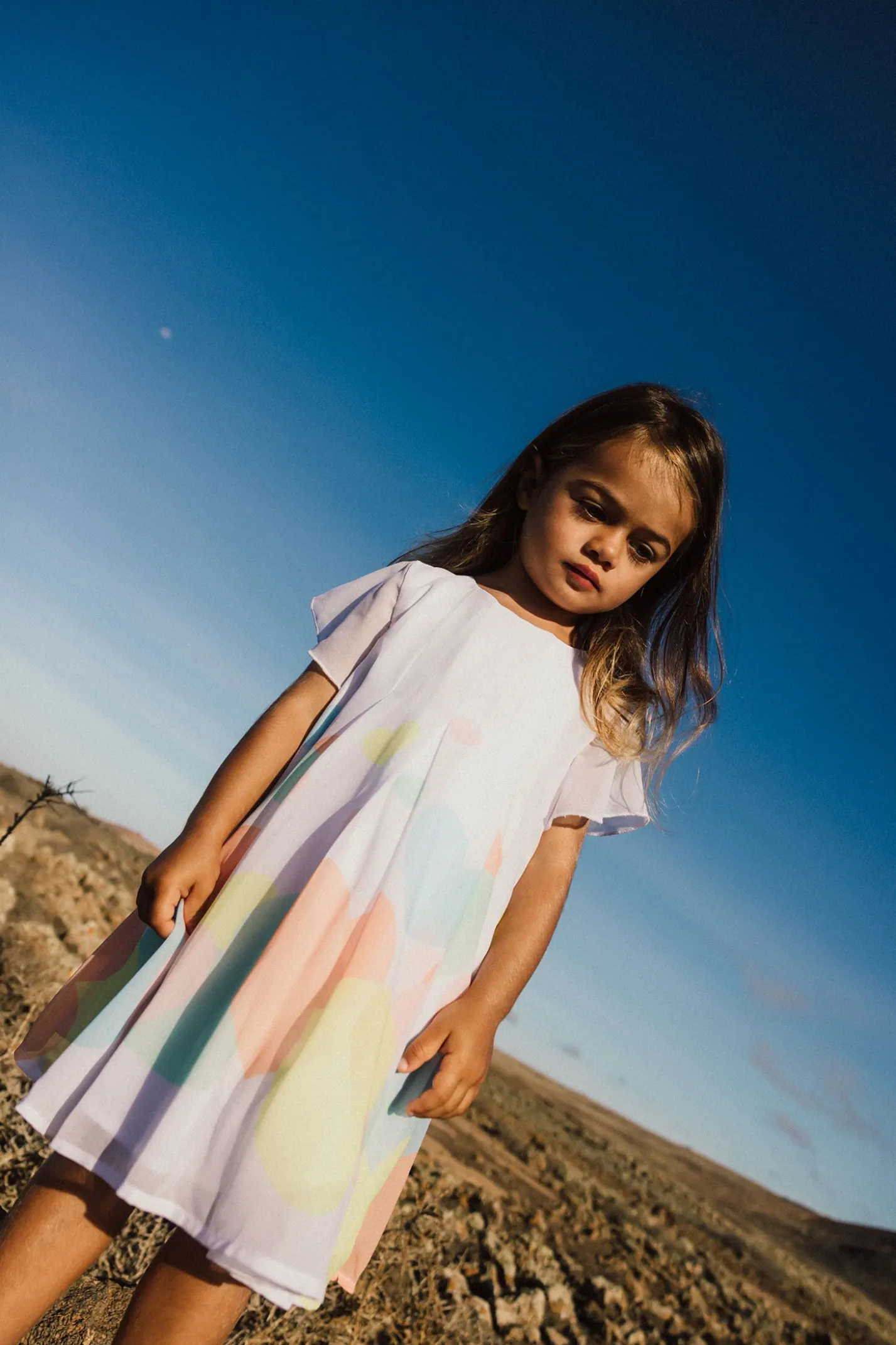 Abito in chiffon per bambina in colore bianco