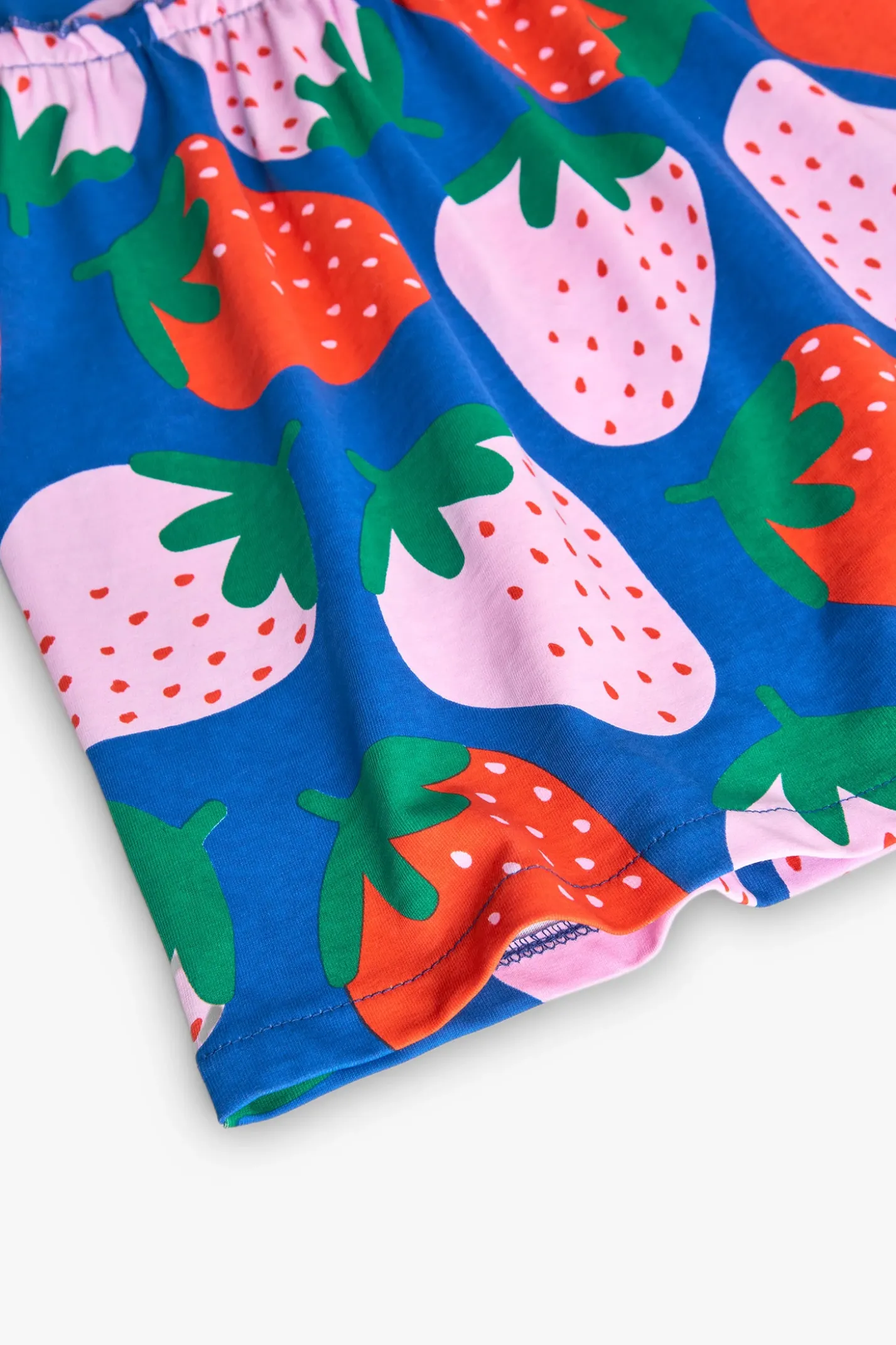 Abito in maglia per bambina con stampa di fragole in blu.