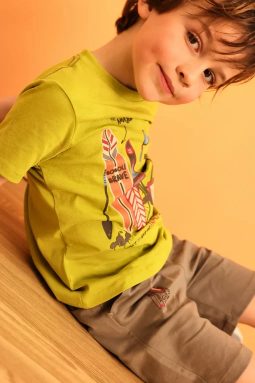 Bermuda basic in maglia per bambino in colore marrone.