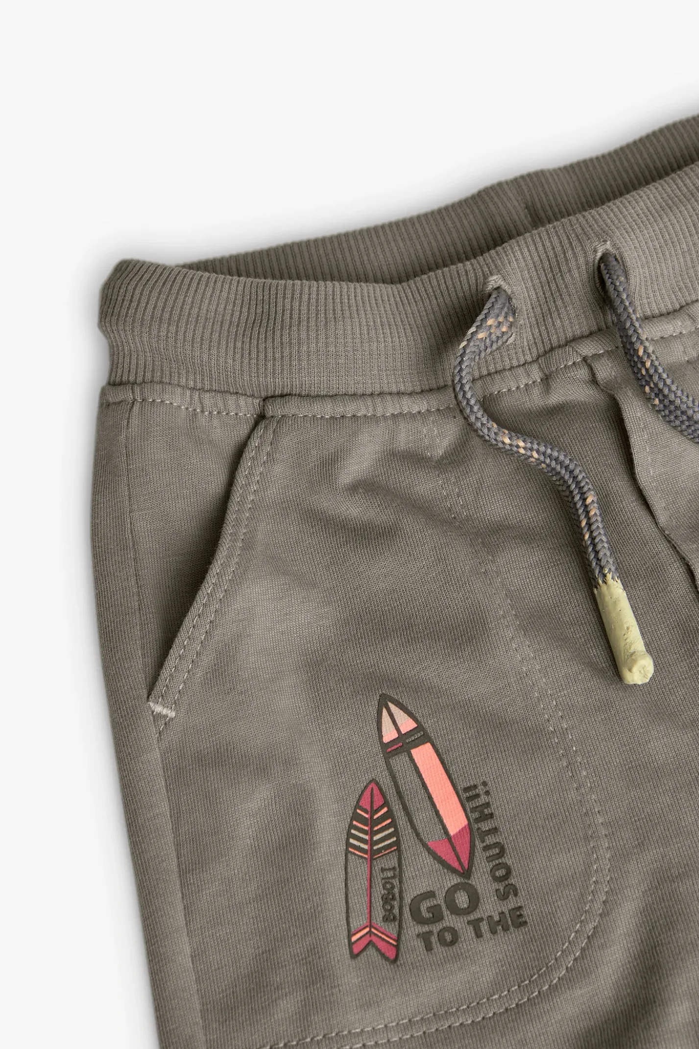 Bermuda basic in maglia per bambino in colore marrone.
