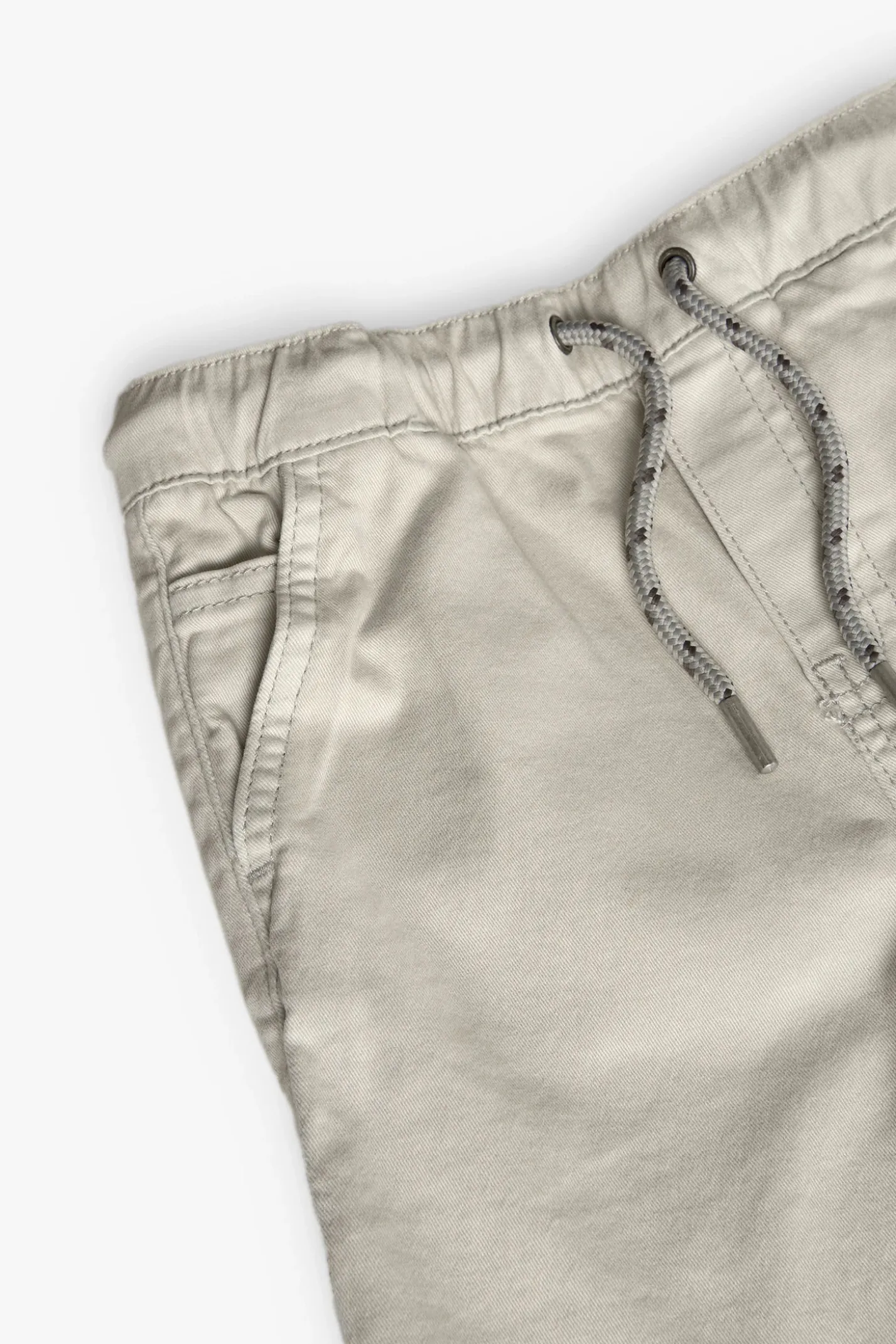 Bermuda di gabardina elasticizzata per bambino di colore beige