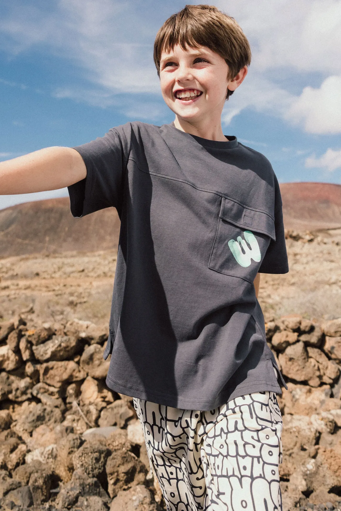 Bermuda in maglia per bambino con stampa in colore crema