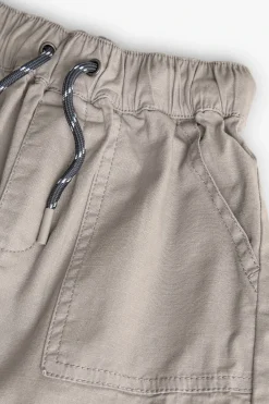 Bermuda in maglia per bambino di colore marrone.