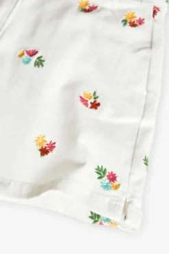 Bermuda in maglia per bambina di colore bianco con motivo floreale.