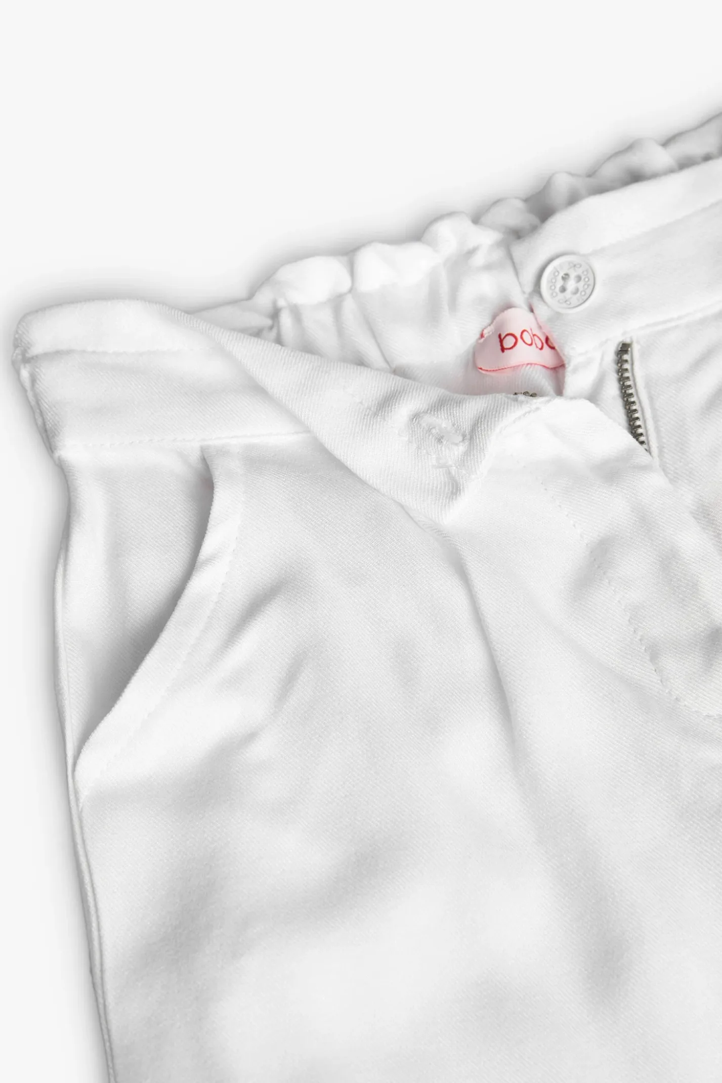 Bermuda in viscosa per bambina di colore bianco