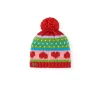 Cappello in maglia per bambina in rosso con cuori