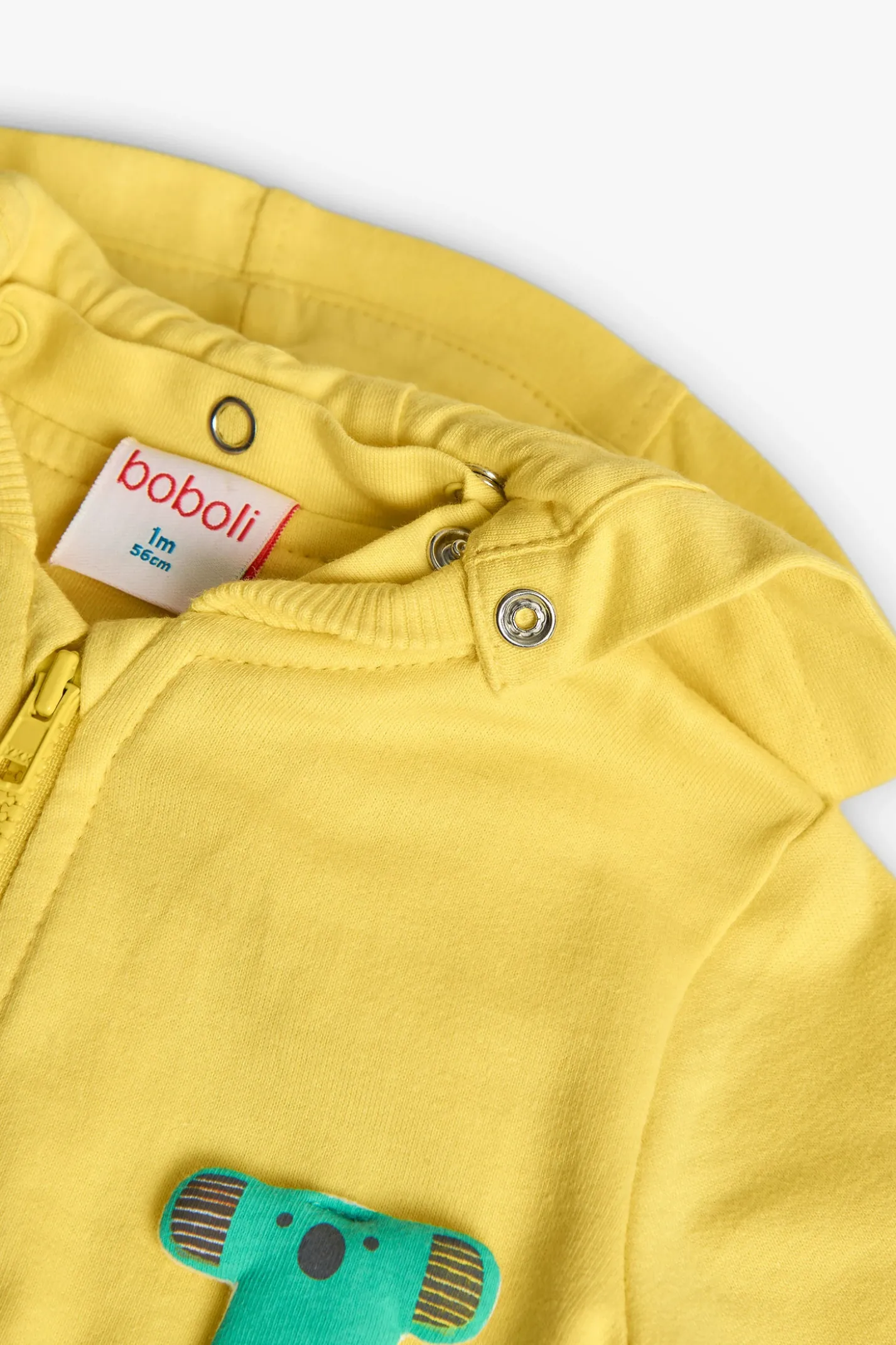 Cardigan per neonato di colore giallo.
