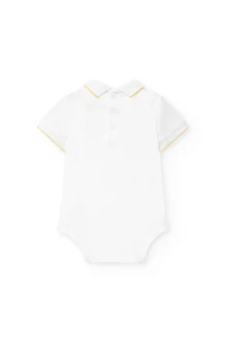 Completo a maglia per bambino nei colori giallo e bianco.