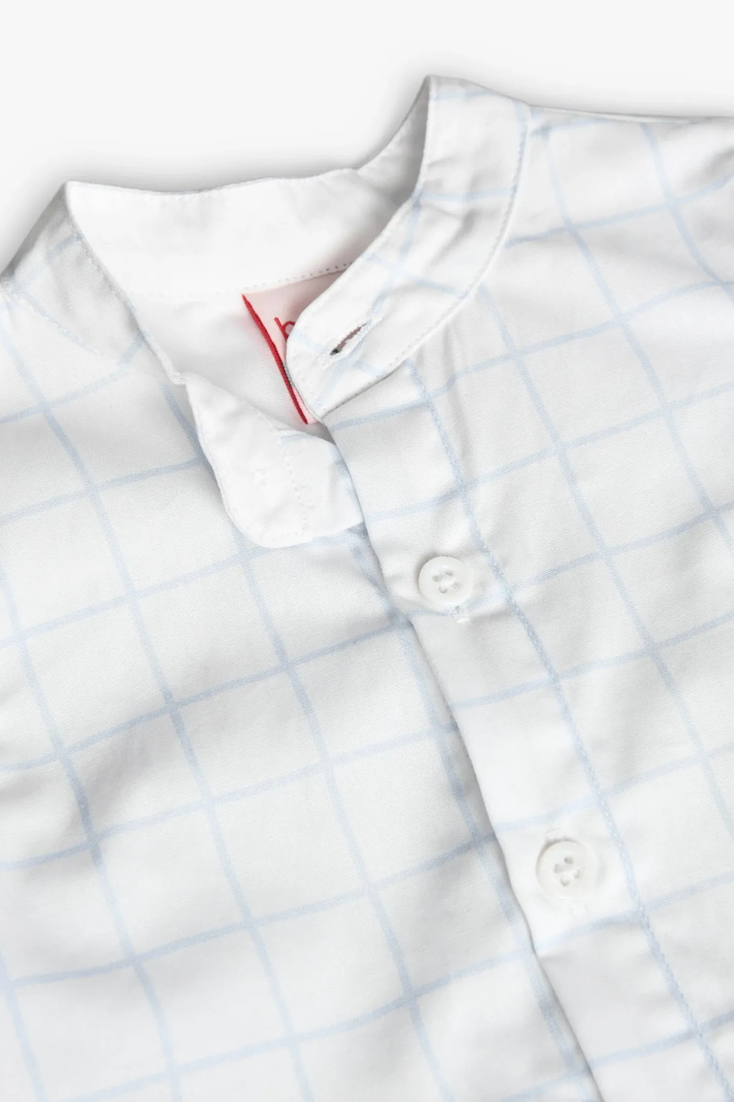 Completo di camicia a maglia per neonato di colore azzurro chiaro con motivo a quadri.
