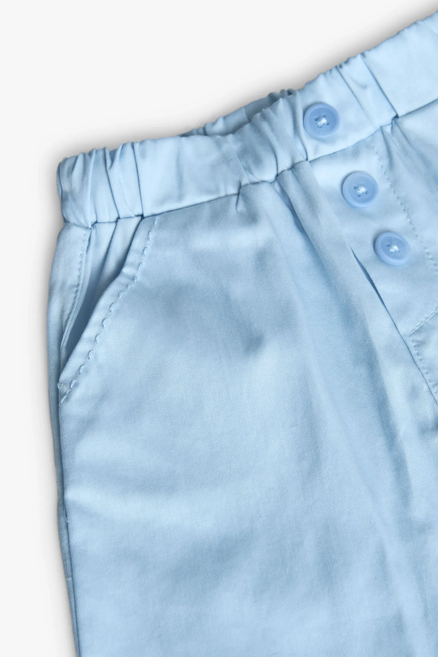 Completo di camicia a maglia per neonato di colore azzurro chiaro con motivo a quadri.