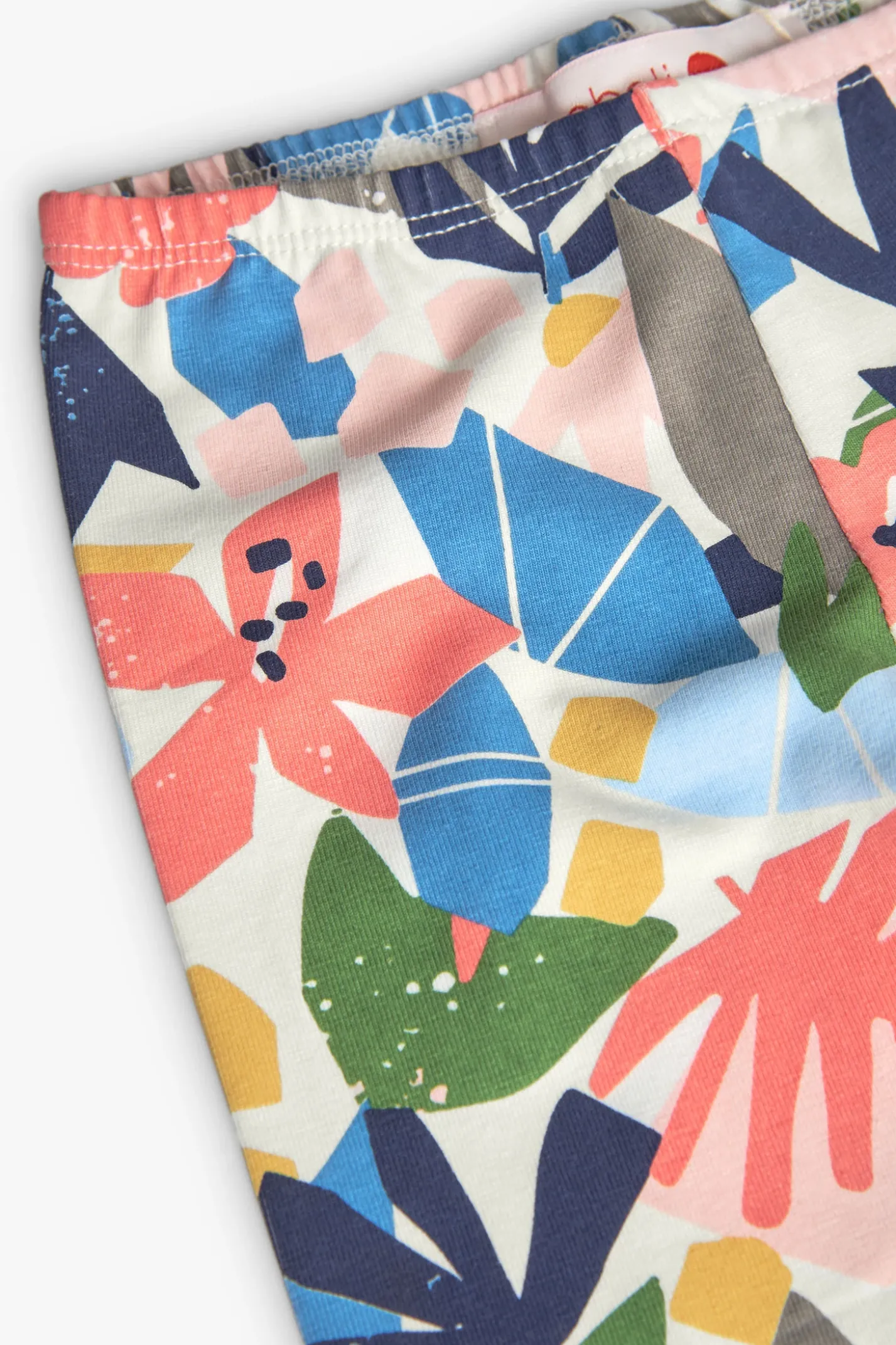 Completo di maglietta e leggings in maglia per bambina in rosa con stampa.