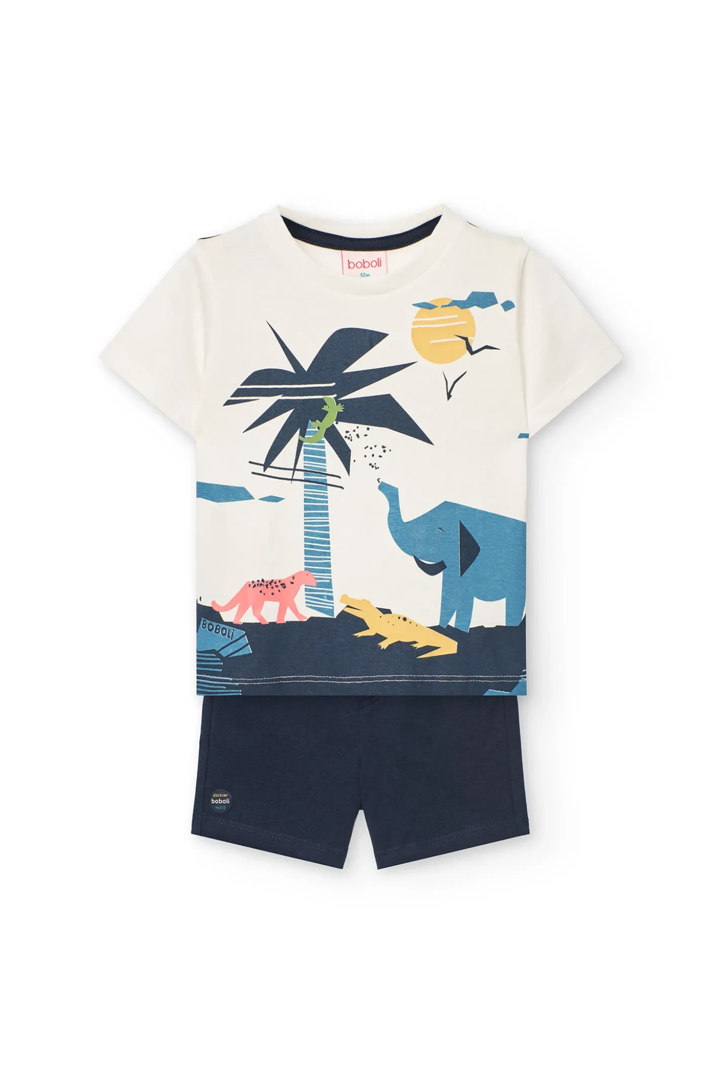 Completo di maglietta e pantaloncini in maglia per bambino in colore bianco.