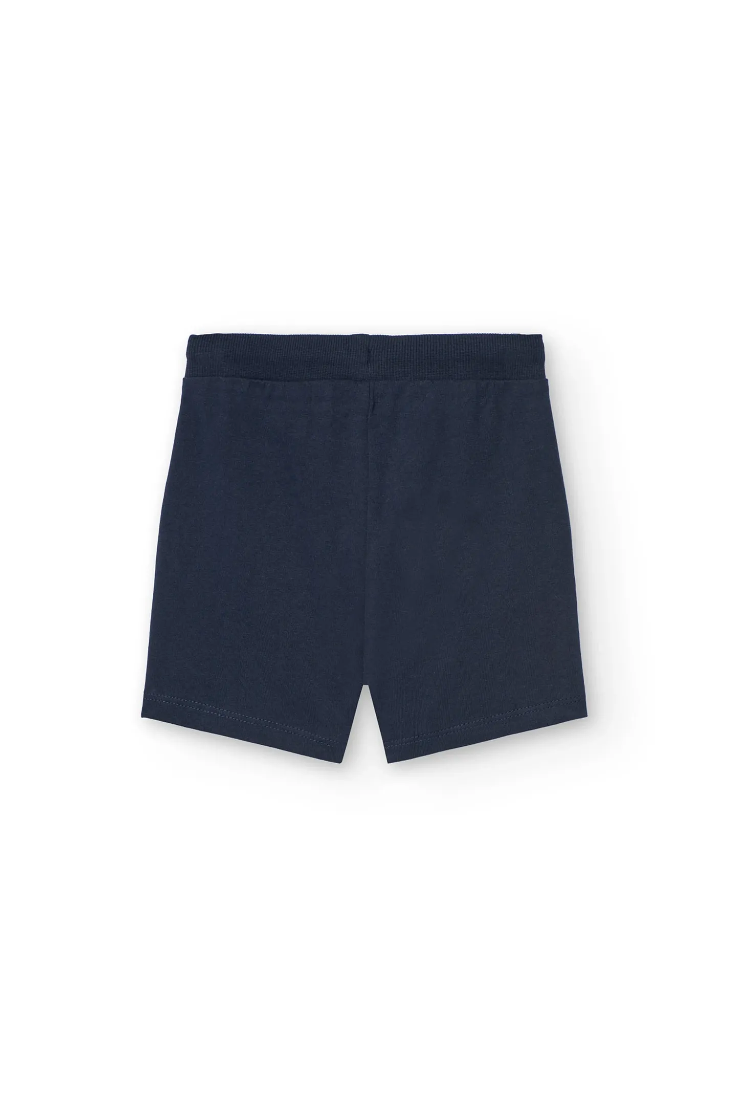 Completo di maglietta e pantaloncini in maglia per bambino in colore bianco.