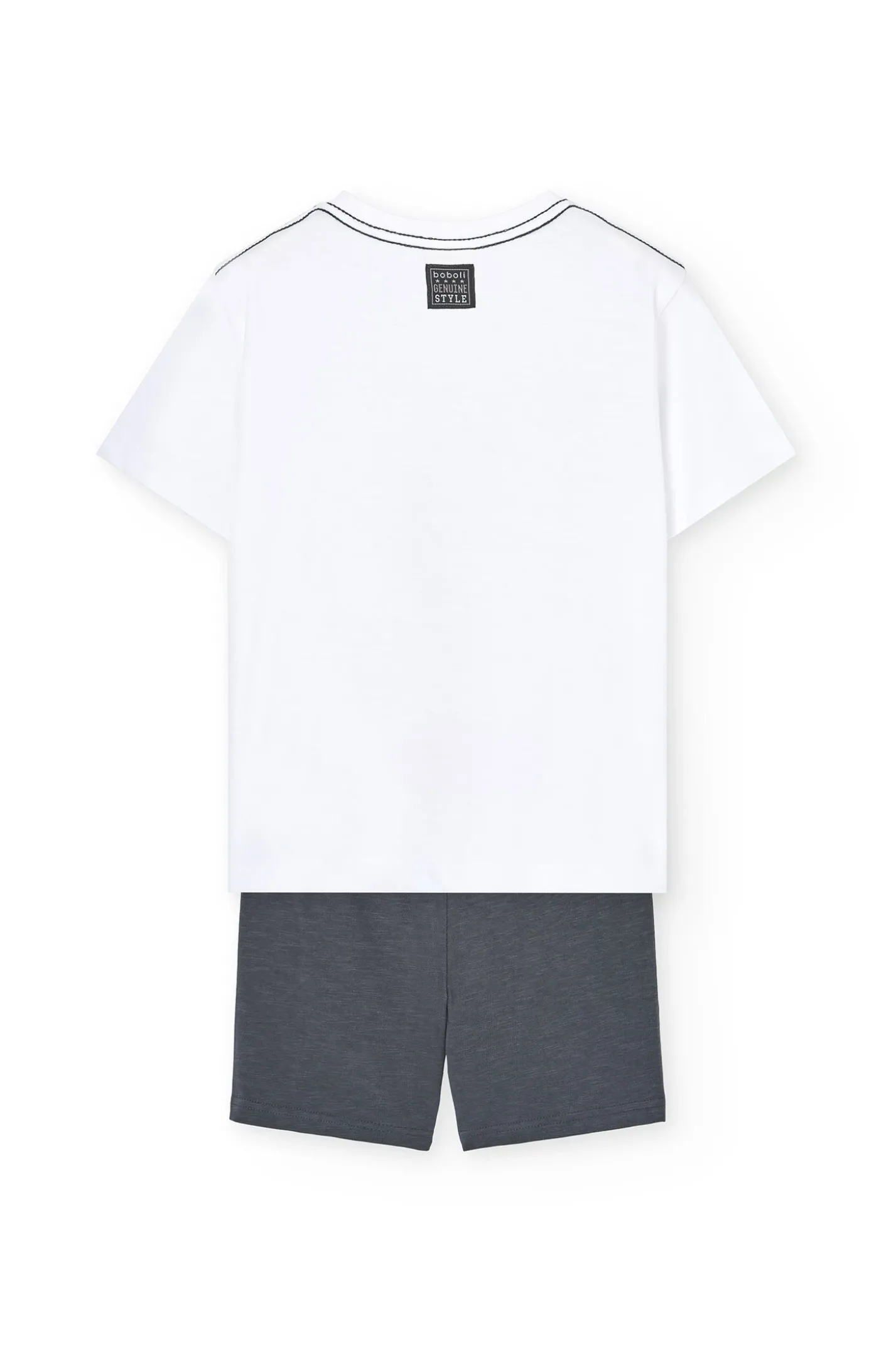 Completo in maglia con maglietta per bambino di colore bianco e bermuda di colore grigio.