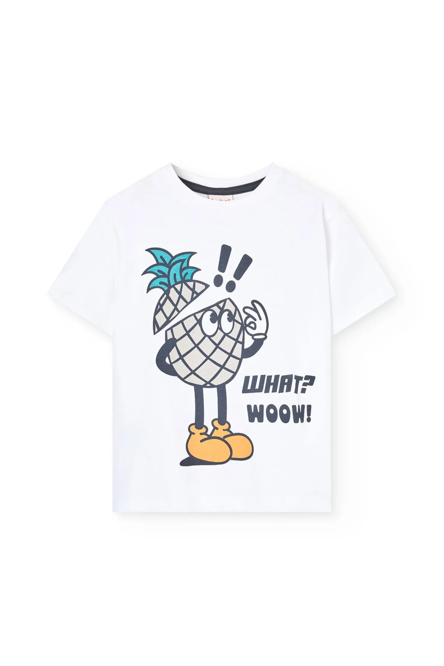 Completo in maglia con maglietta per bambino di colore bianco e bermuda di colore grigio.