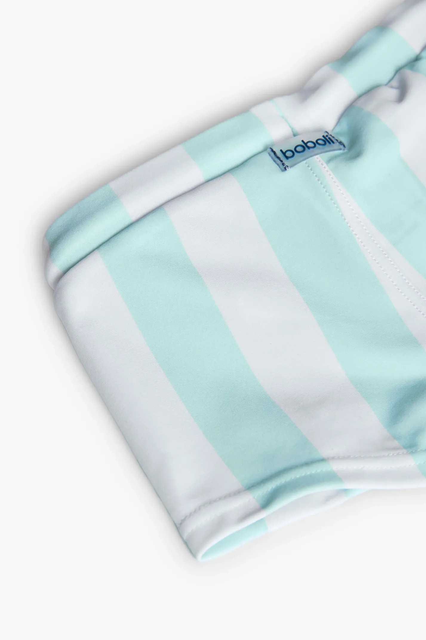 Costume da bagno in poliammide per bimbo con righe bianche e azzurro cielo.