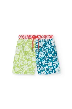 Costume da bagno in tessuto riciclato per bambino di colore verde con motivo floreale.