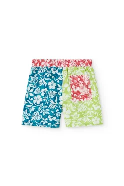 Costume da bagno in tessuto riciclato per bambino di colore verde con motivo floreale.