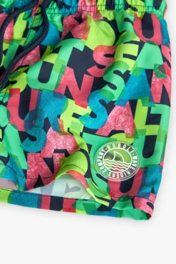 Costume da bagno in tessuto riciclato per bambino con stampa di lettere.