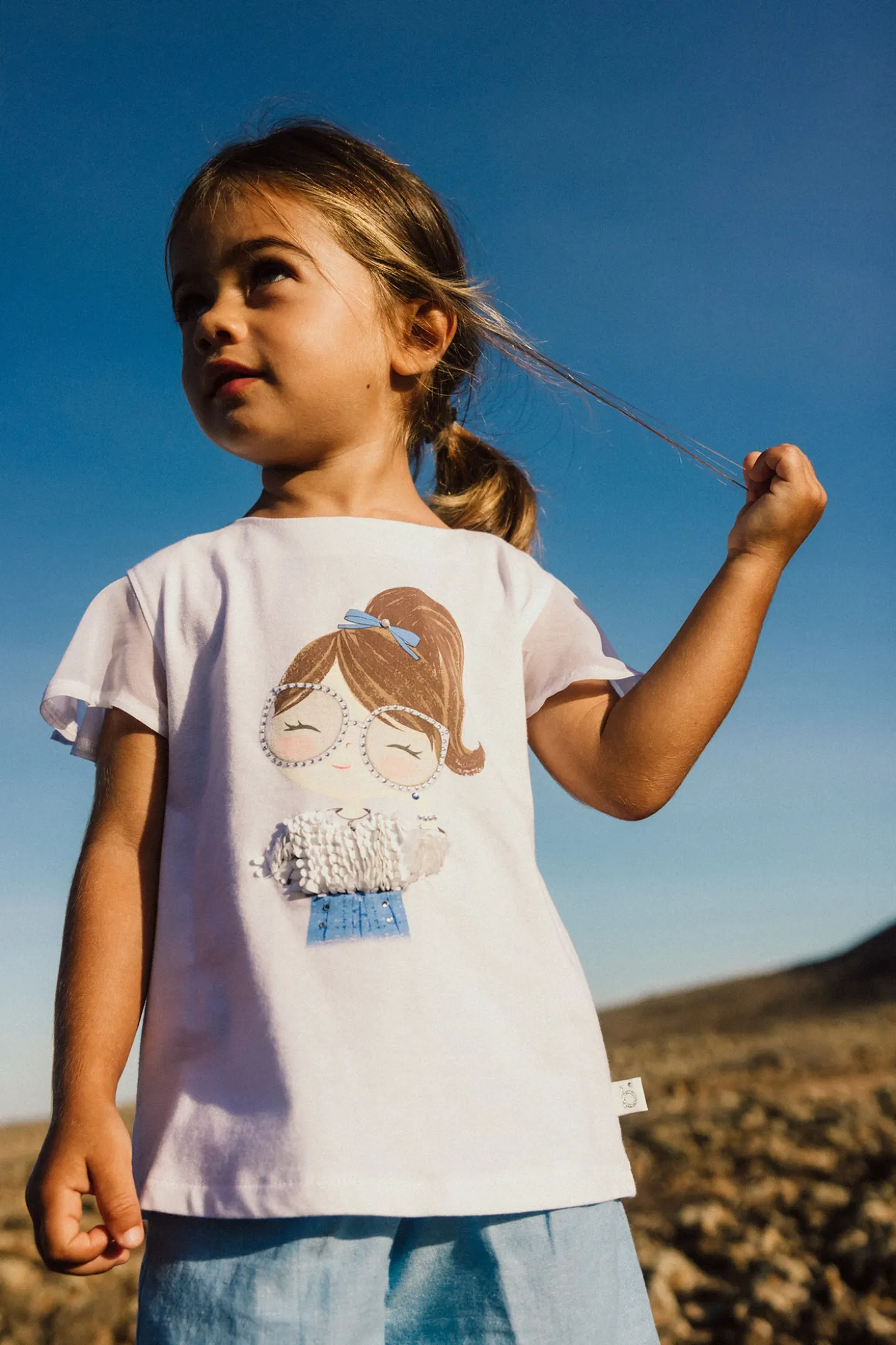 Maglietta in maglia elastica per bambina di colore bianco