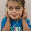 Maglietta in maglia per bambina di colore blu.