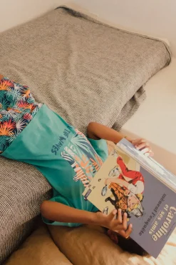 Maglietta in maglia per neonato in verde con stampa di lettere.