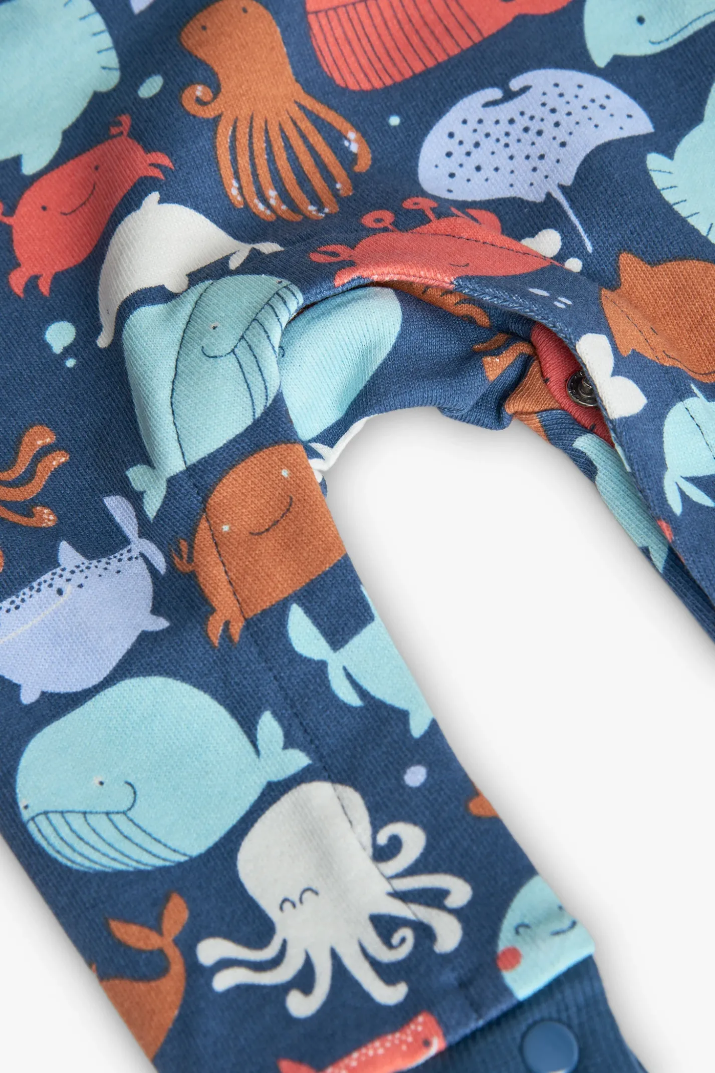 Pagliaccetto in maglia per neonato di colore blu con stampa