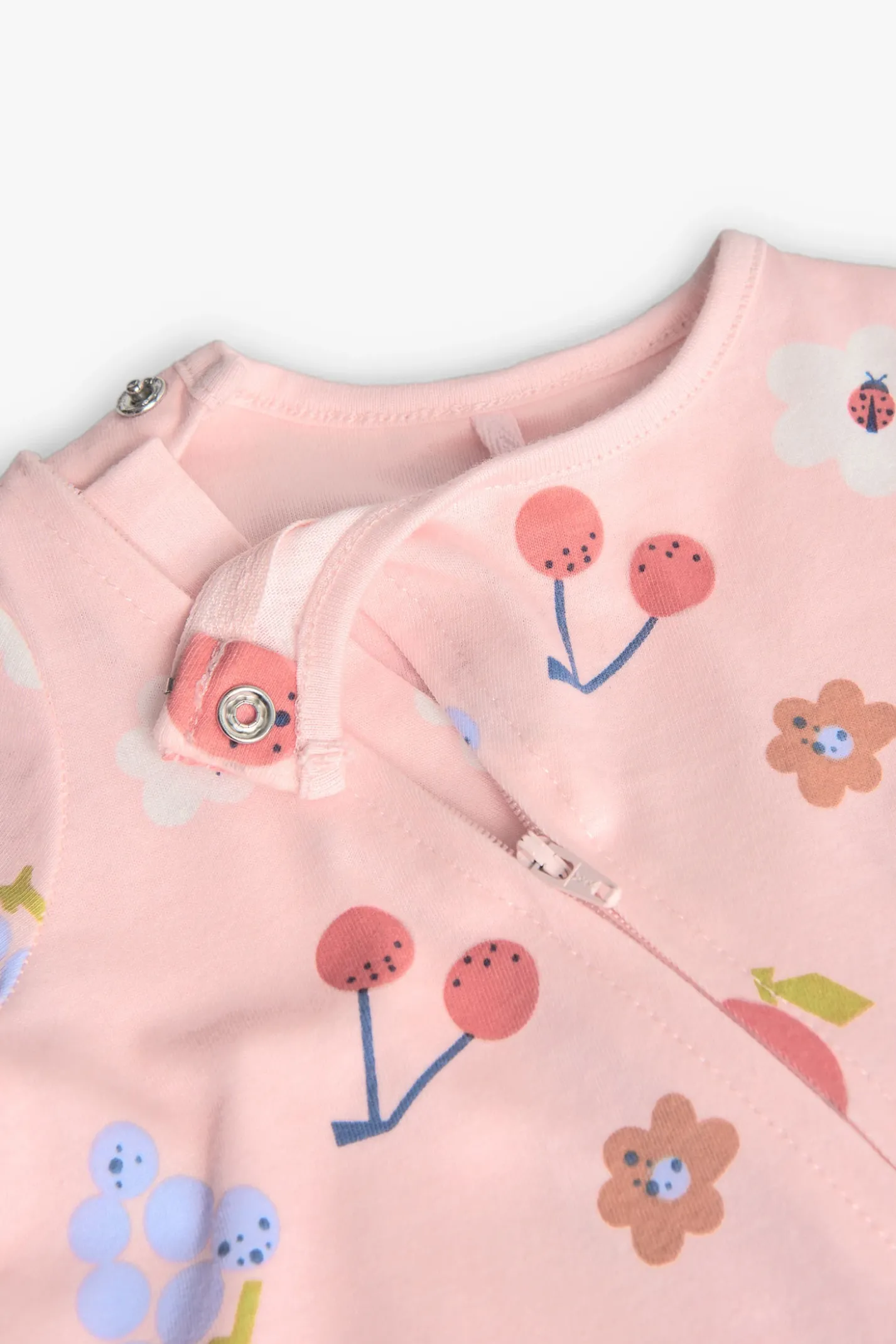 Pagliaccetto lavorato a maglia per neonata con stampa floreale.