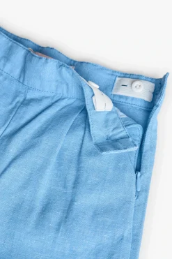 Pantalone di lino per neonata in colore azzurro cielo.