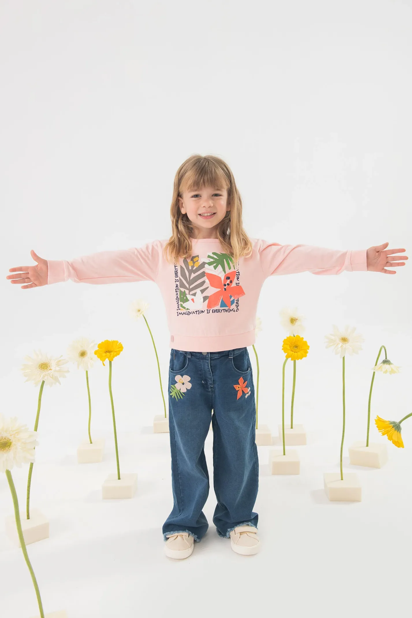 Pantaloni in maglia per neonata in colore blu con ricamo