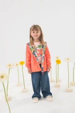 Parka reversibile per bambina in colore rosso.