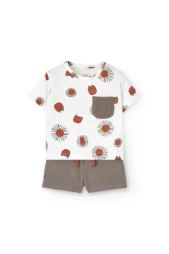 Set bambino in maglia con stampa di t-shirt e pantaloncini nei colori chiari e marroni.