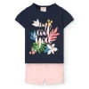 Set di maglietta e pantaloncini in maglia per neonata nei colori blu navy e rosa.