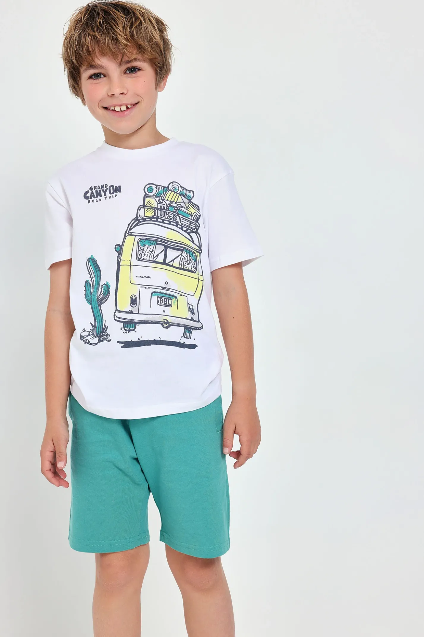 Set di maglietta e pantaloncini in maglia per bambino di colore verde