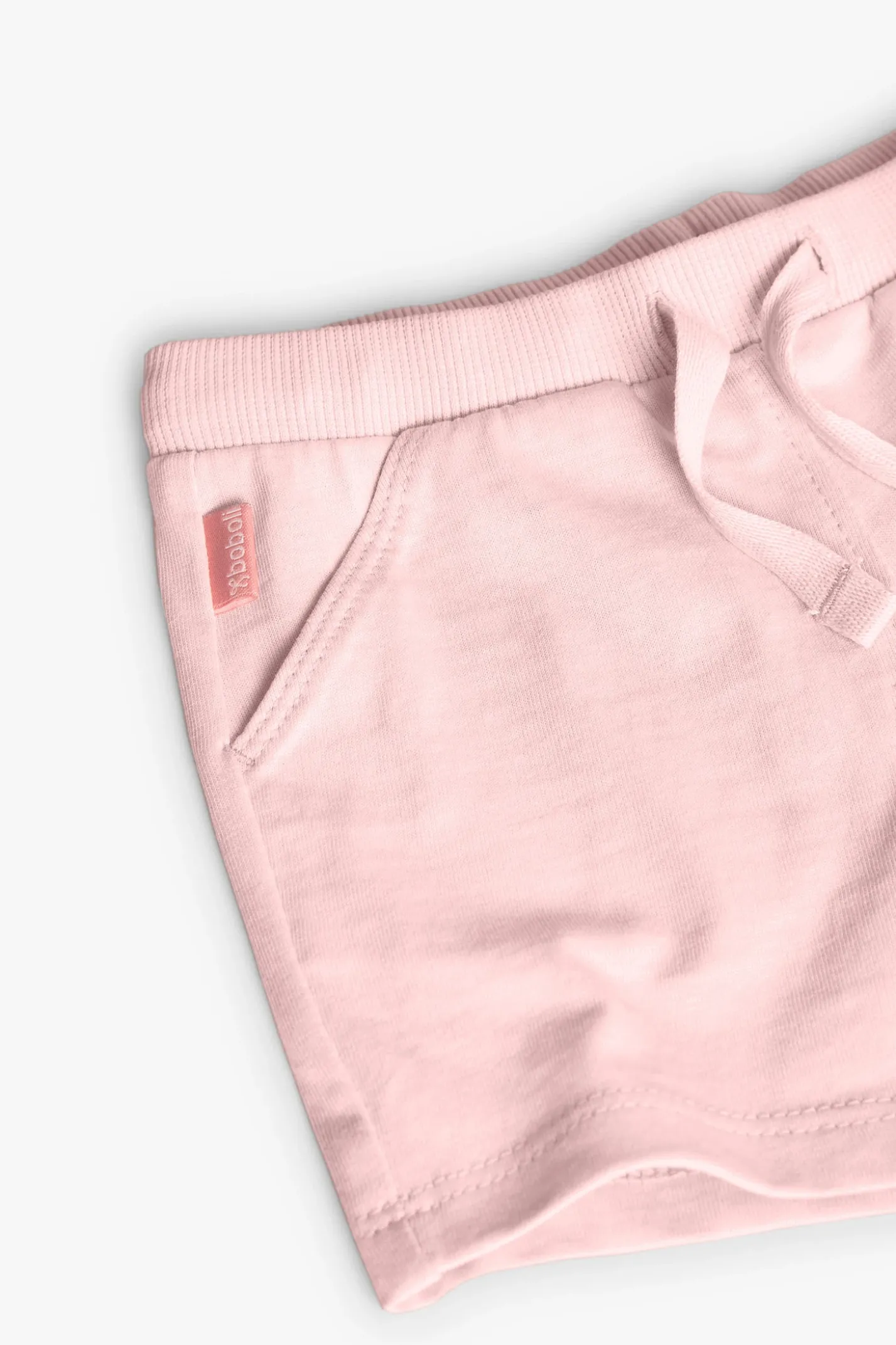 Set di maglietta e pantaloncini in maglia per neonata nei colori blu navy e rosa.