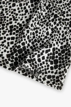 Top in crêpe per bambina con stampa in nero e bianco.