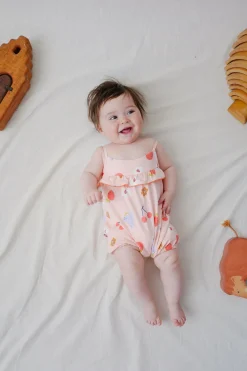 Tutina in maglia per neonata con stampa floreale in rosa.