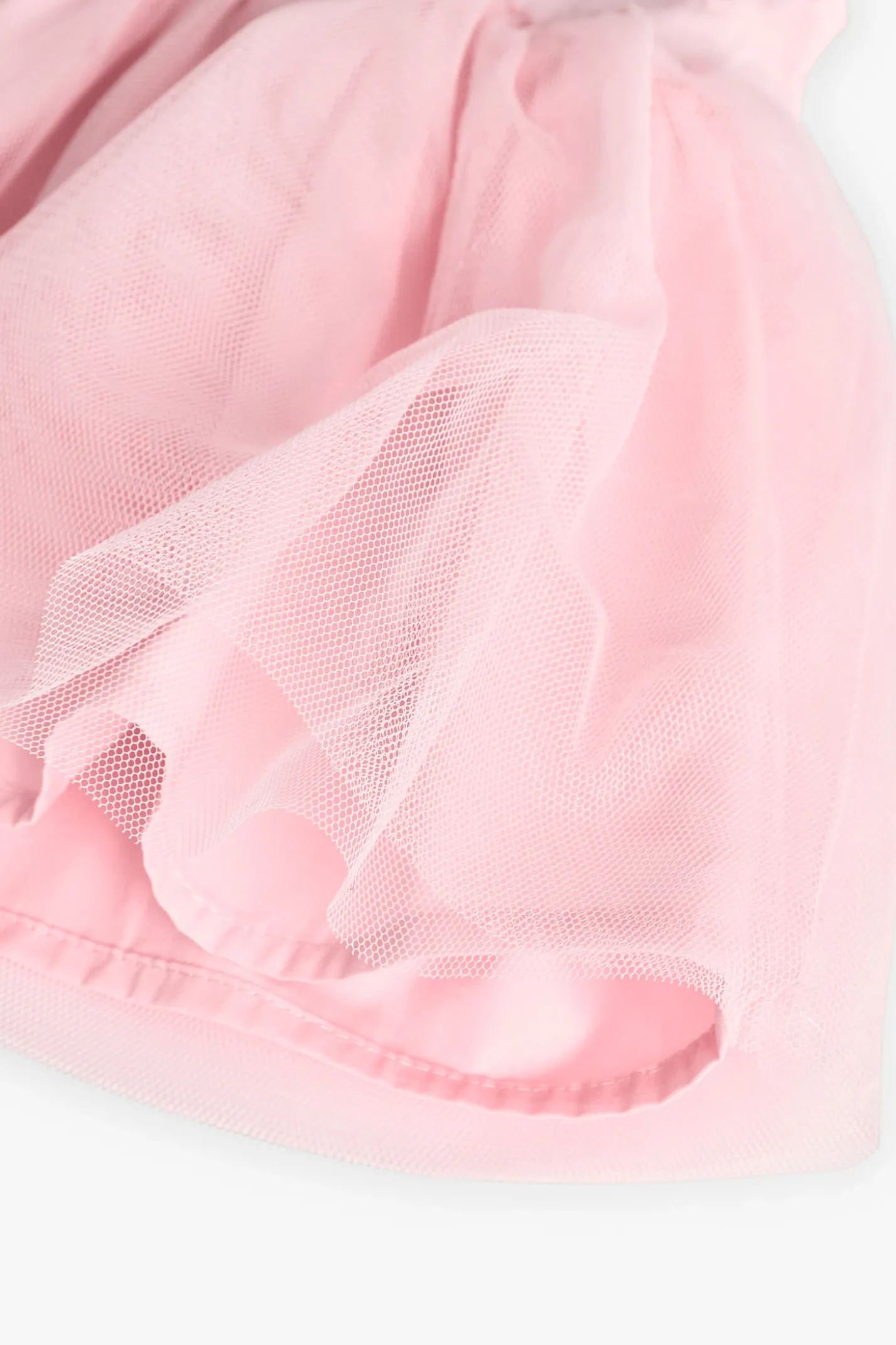 Vestitino in batista per neonata di colore rosa ricamato.