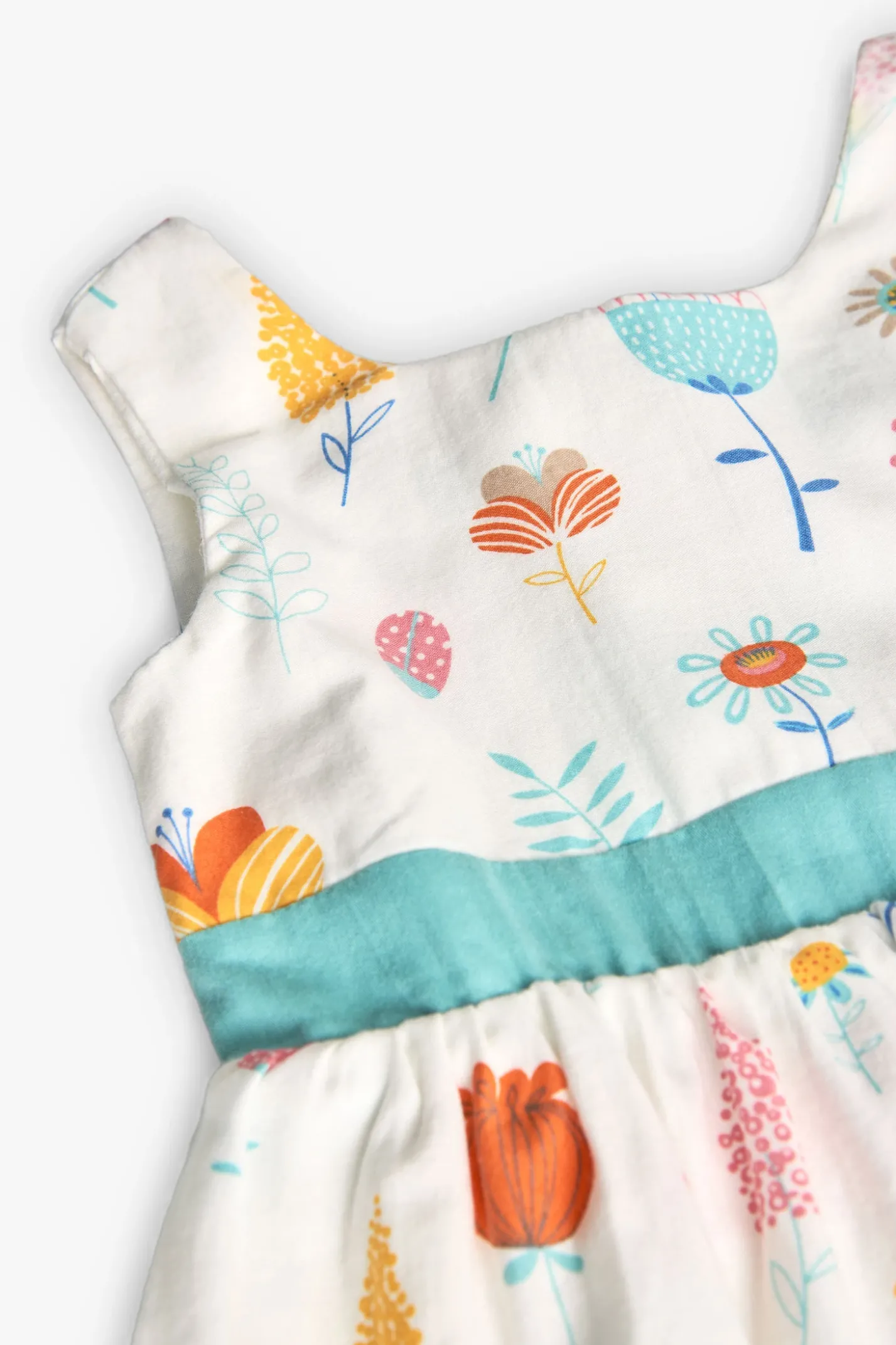 Vestito di raso per neonata con stampa floreale in colori pastello