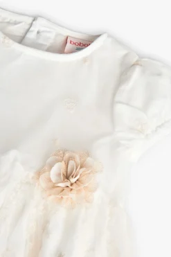 Vestito di tulle per bambina ricamato in colore bianco.