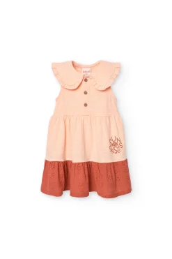 Vestito in maglia per bambina colore salmone con design fiammato.