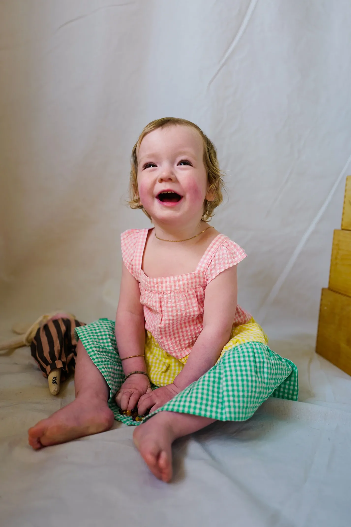 Vestito in popeline per bambina con design a quadri multicolore